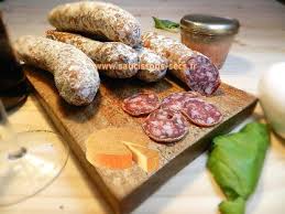 SAUCISSON AUX OIGNONS